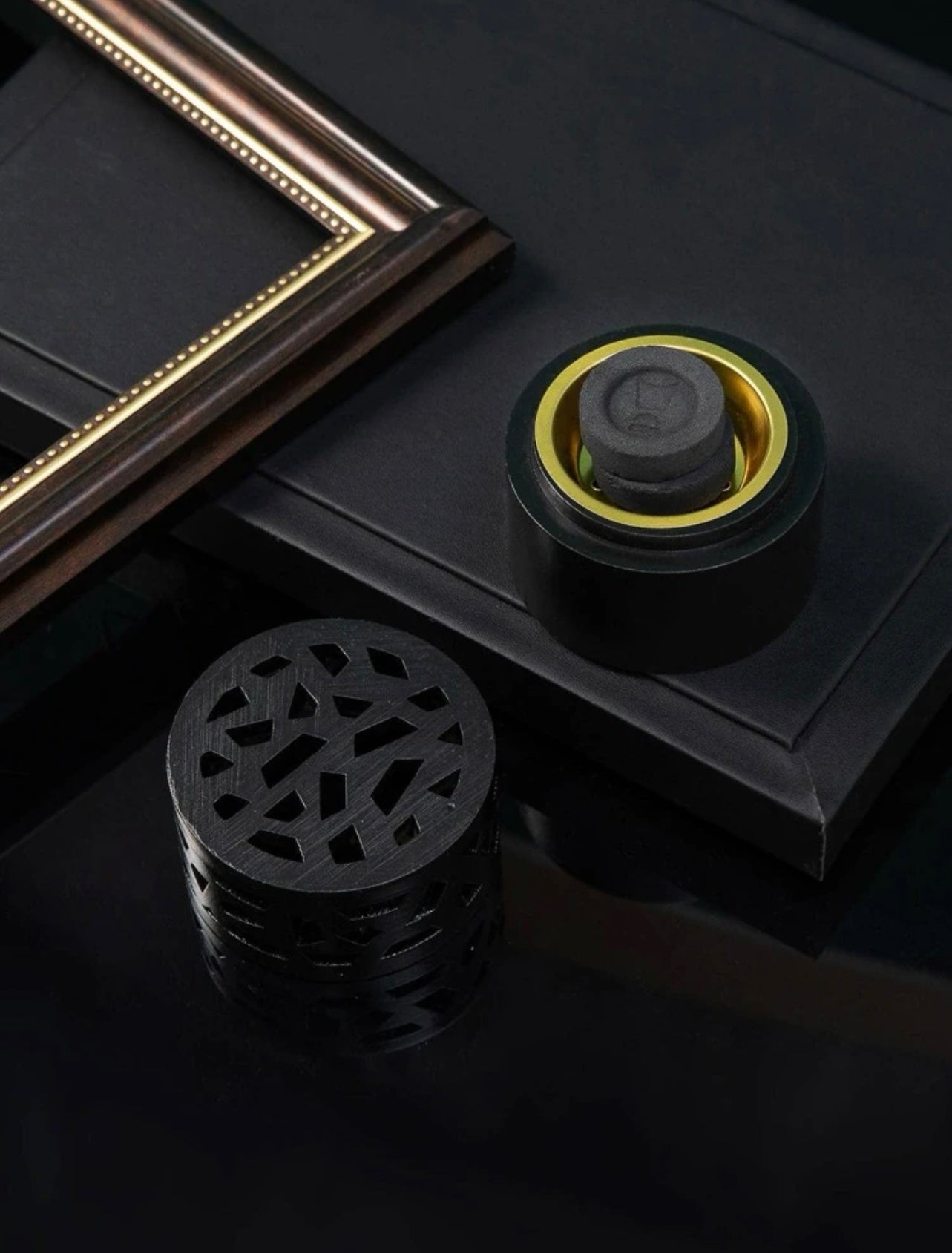 Black Cut Out Circle Bakhoor Burner